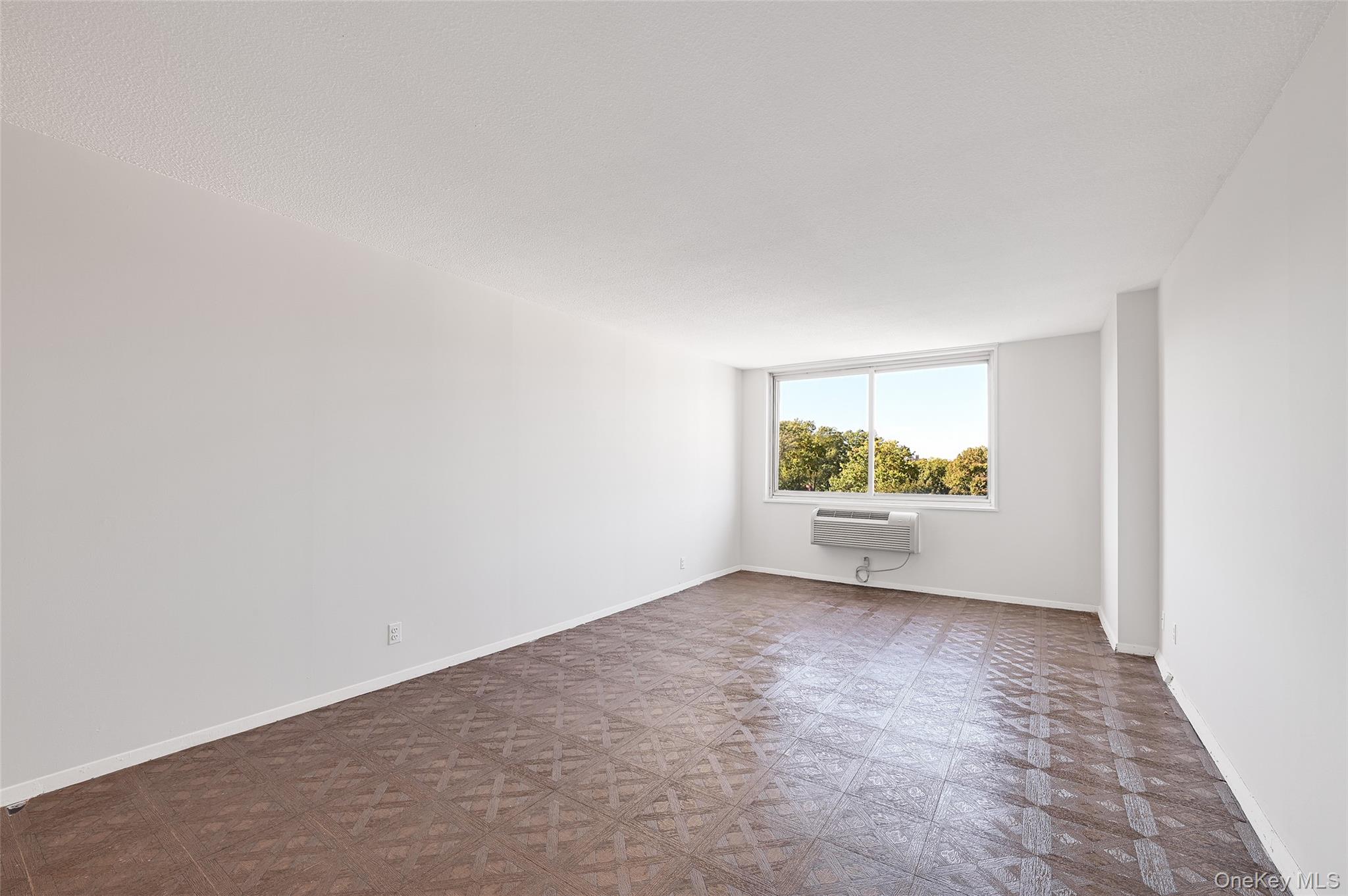 #8 photo, 118-17 Union Turnpike, クイーンズ区 Forest Hills , NY 11375