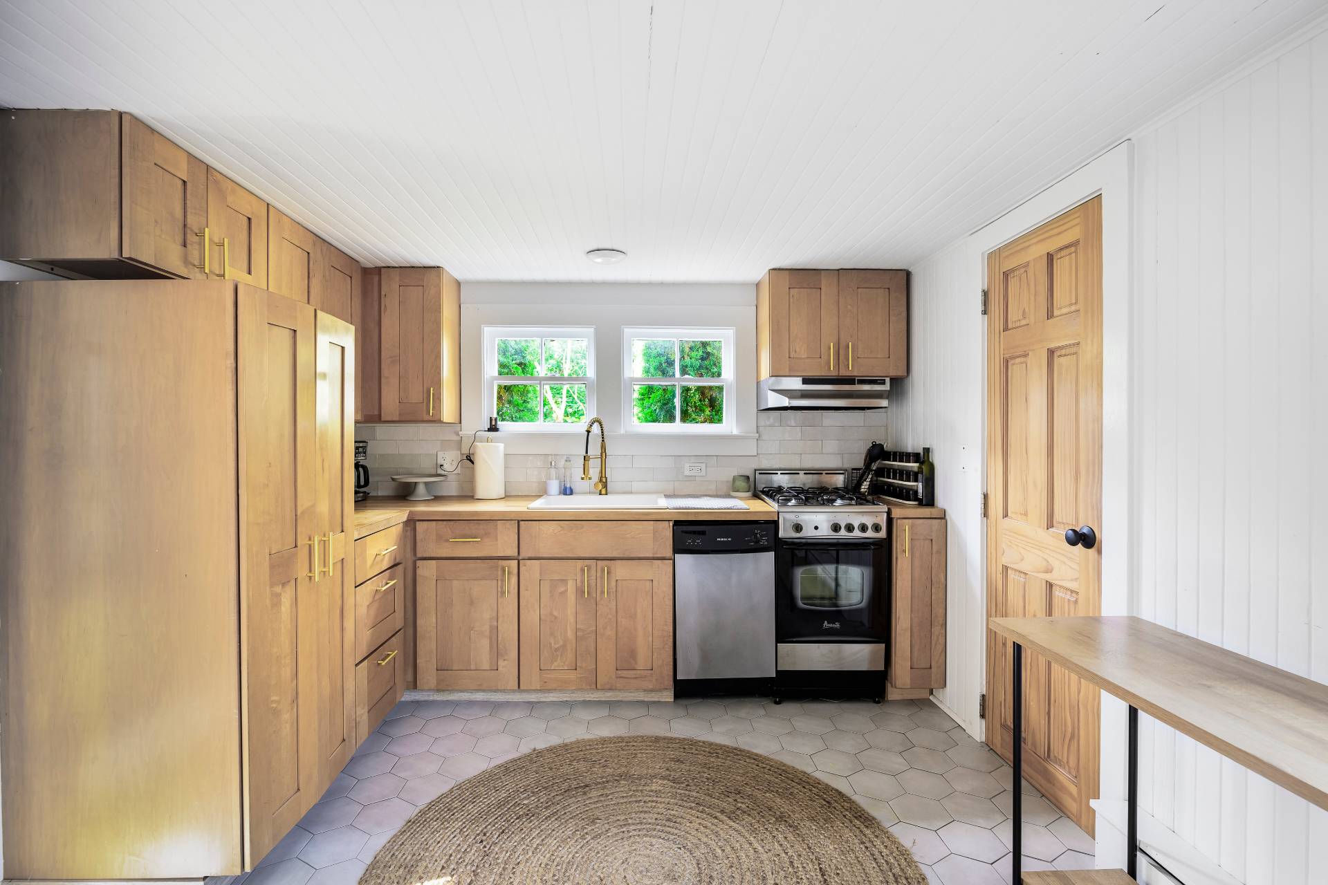 #2 photo, 86 OLD COUNTRY RD, East Quogue , NY 11942