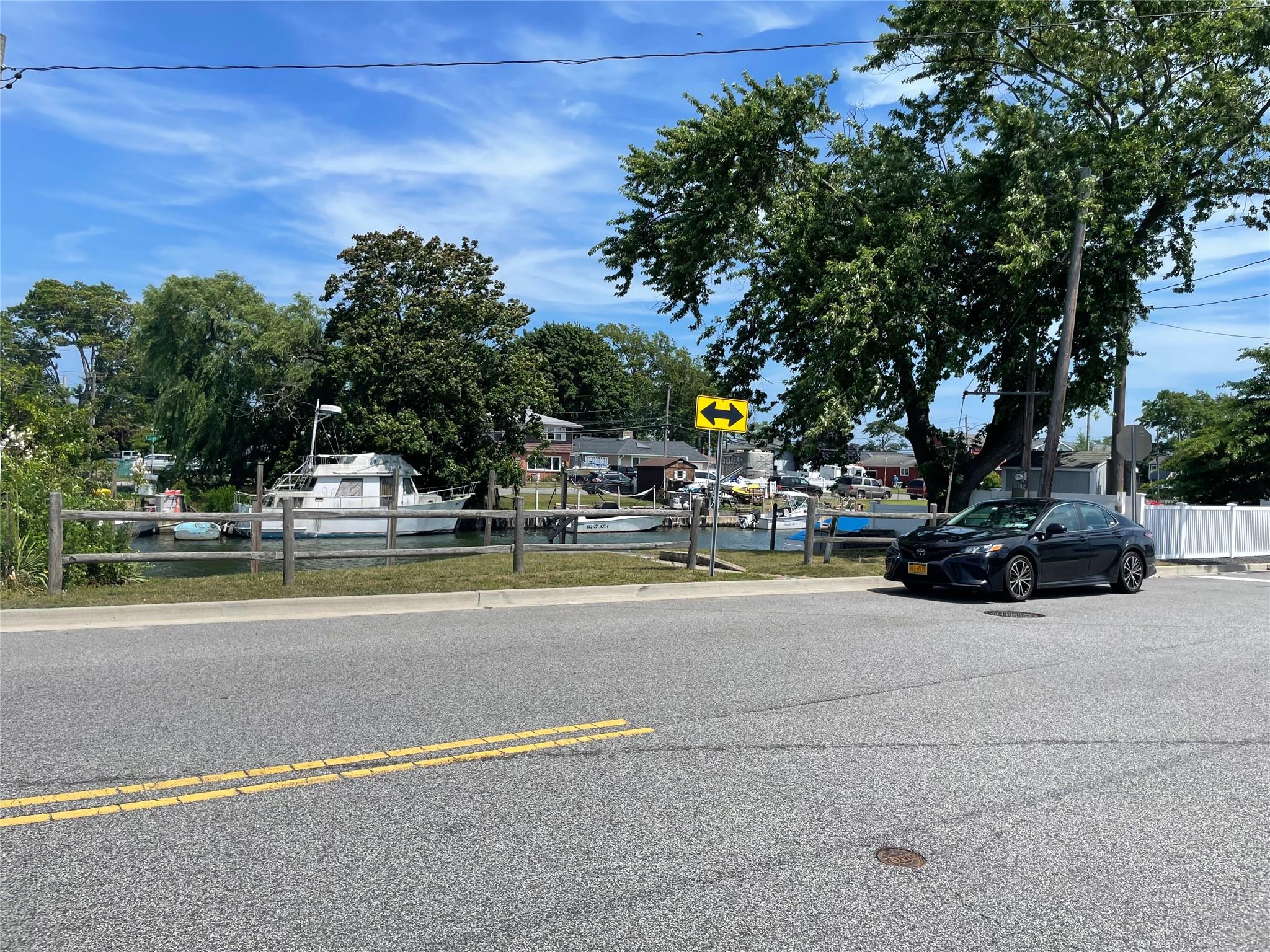 #3 photo, 23 Boat Berth Riviera Drive, サフォーク郡 Lindenhurst , NY 11757