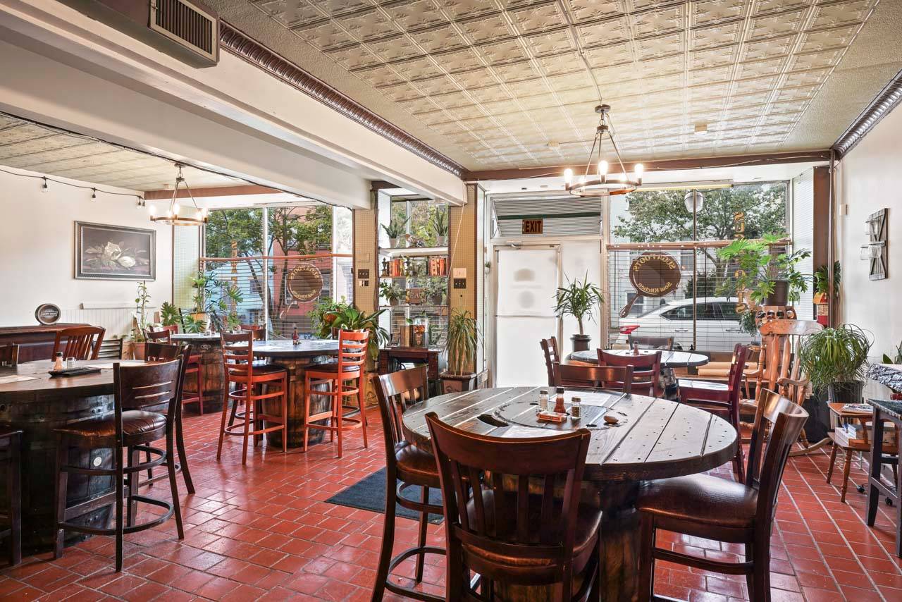 #10 photo, 165 Madison Avenue, Albany , NY 12202