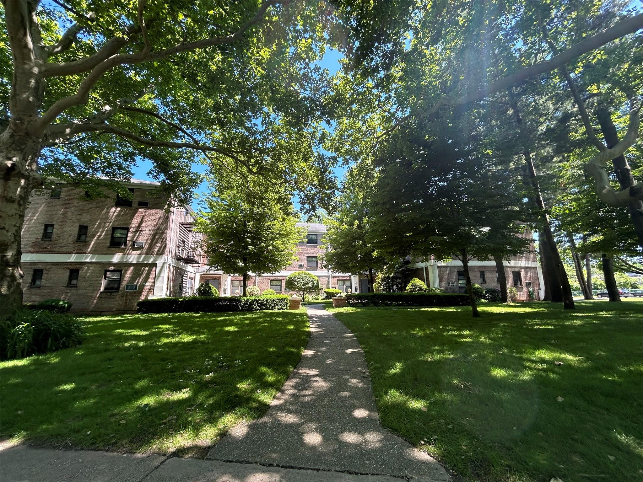 #2 photo, 44 Terrace Circle, ناسو Great Neck , NY 11021