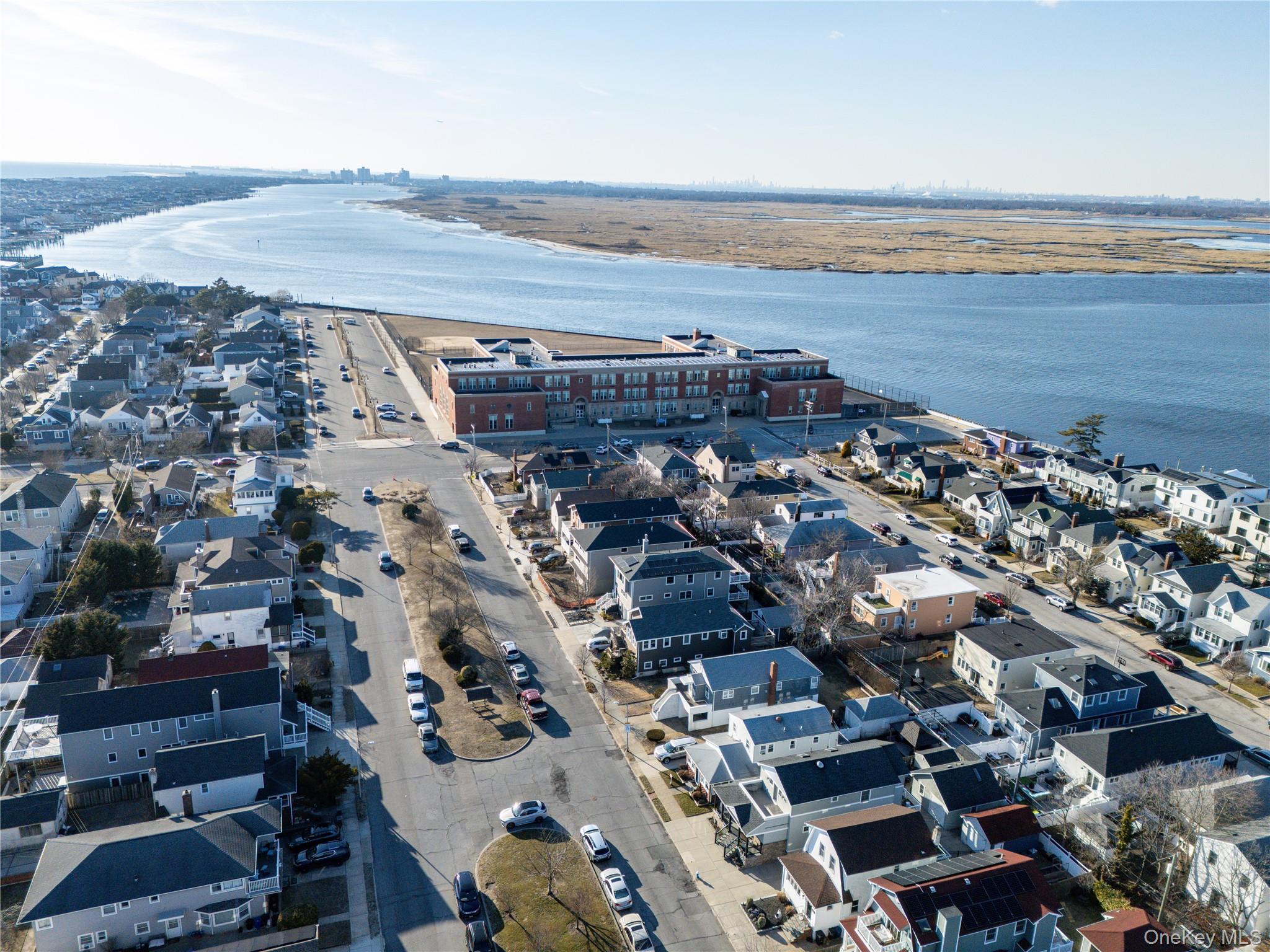 #2 photo, 535 W Hudson Street, ナッソー郡 Long Beach , NY 11561