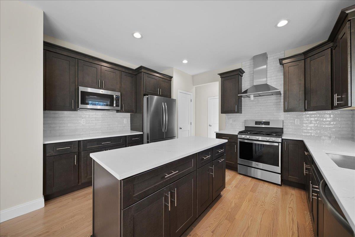 #16 photo, 1 Fourth Avenue Avenue, サフォーク郡 Centereach , NY 11720