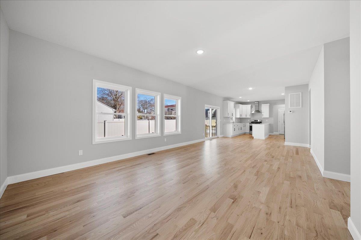 #4 photo, 1 Fourth Avenue Avenue, サフォーク郡 Centereach , NY 11720