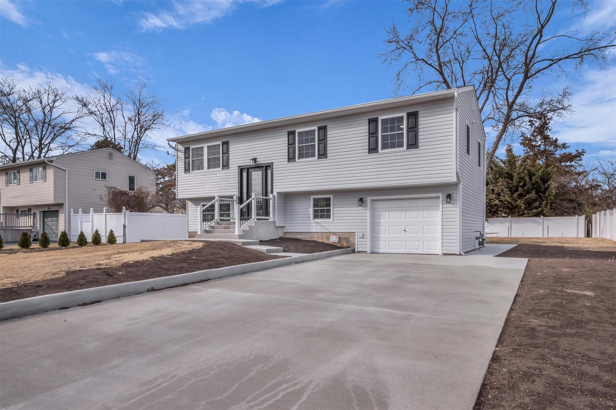 #1 photo, 495 Hawkins Road, Selden , NY 11784