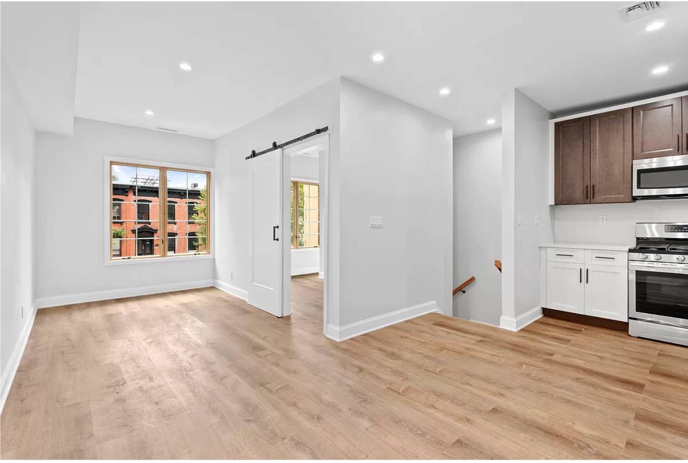 #12 photo, 427 Pulaski St, ブルックリン区 Brooklyn , NY 11221