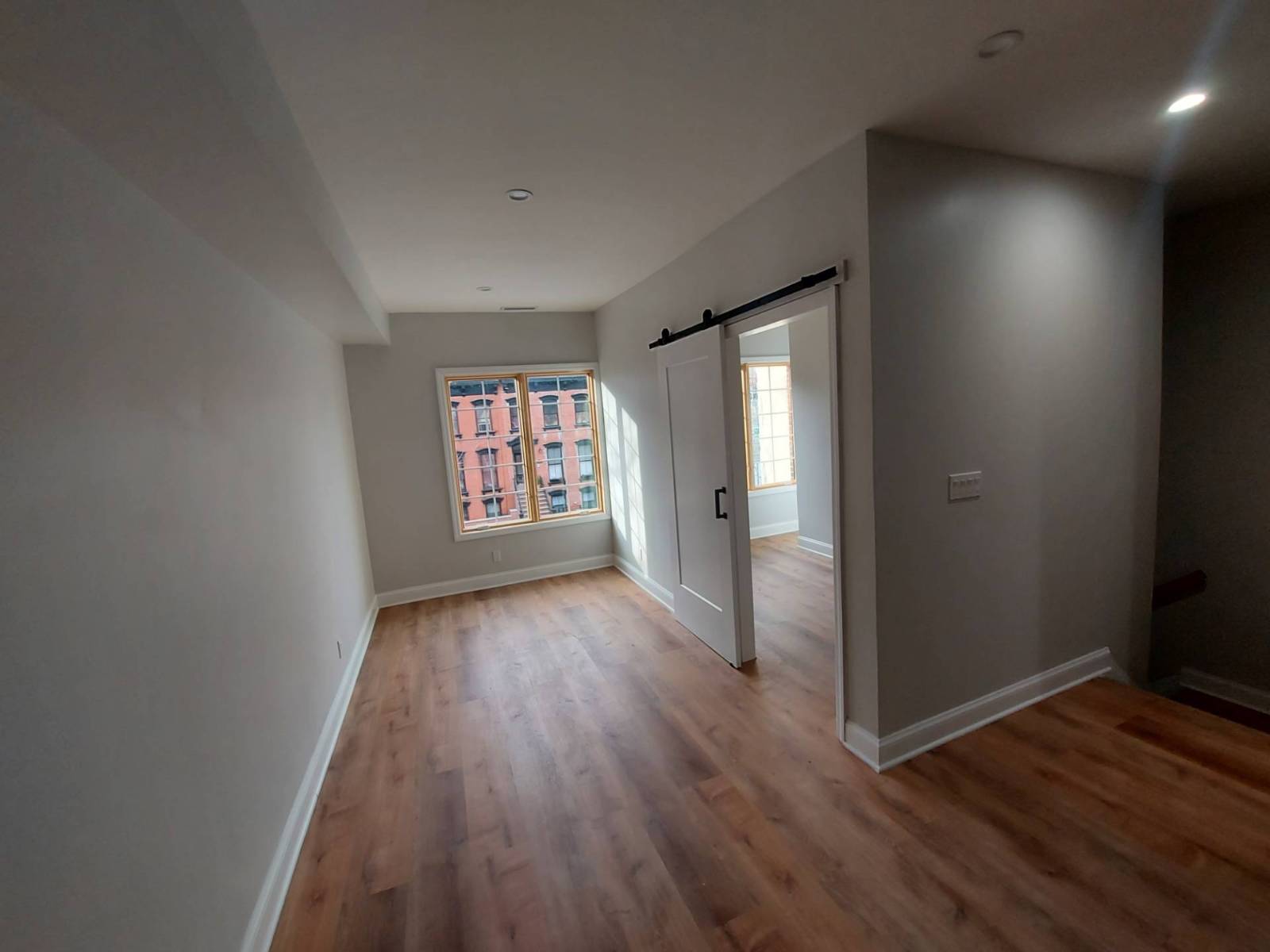 #2 photo, 427 Pulaski St, ブルックリン区 Brooklyn , NY 11221