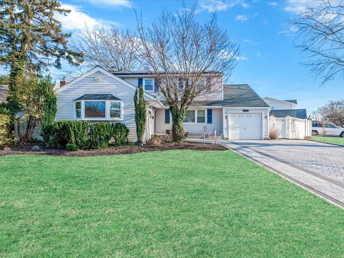 #1 photo, 1019 Olympia Road, 长岛 North Bellmore , NY 11710