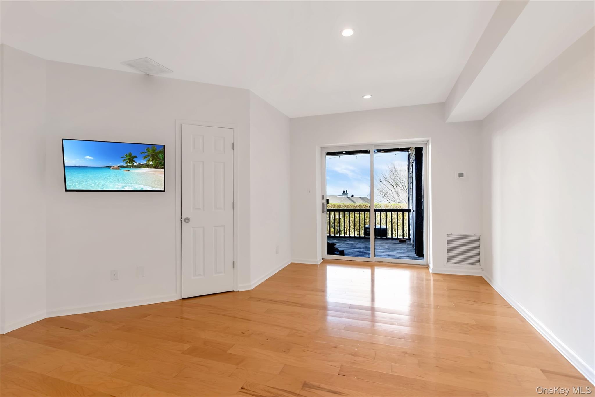 #14 photo, 104 Fox Hill Drive, サフォーク郡 Baiting Hollow , NY 11933