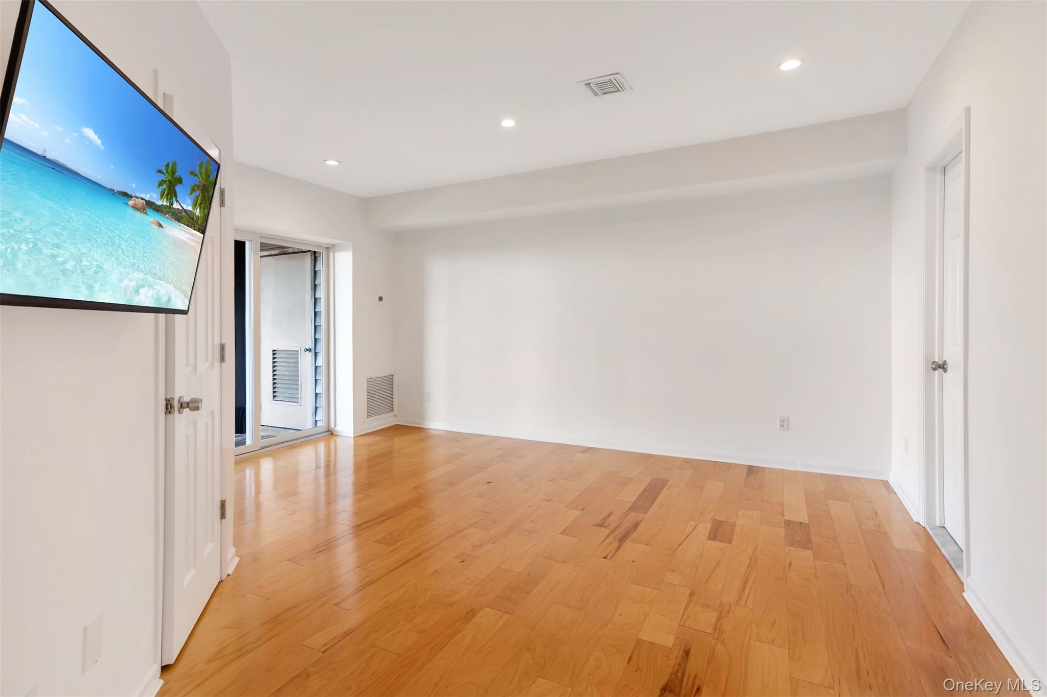 #18 photo, 104 Fox Hill Drive, サフォーク郡 Baiting Hollow , NY 11933