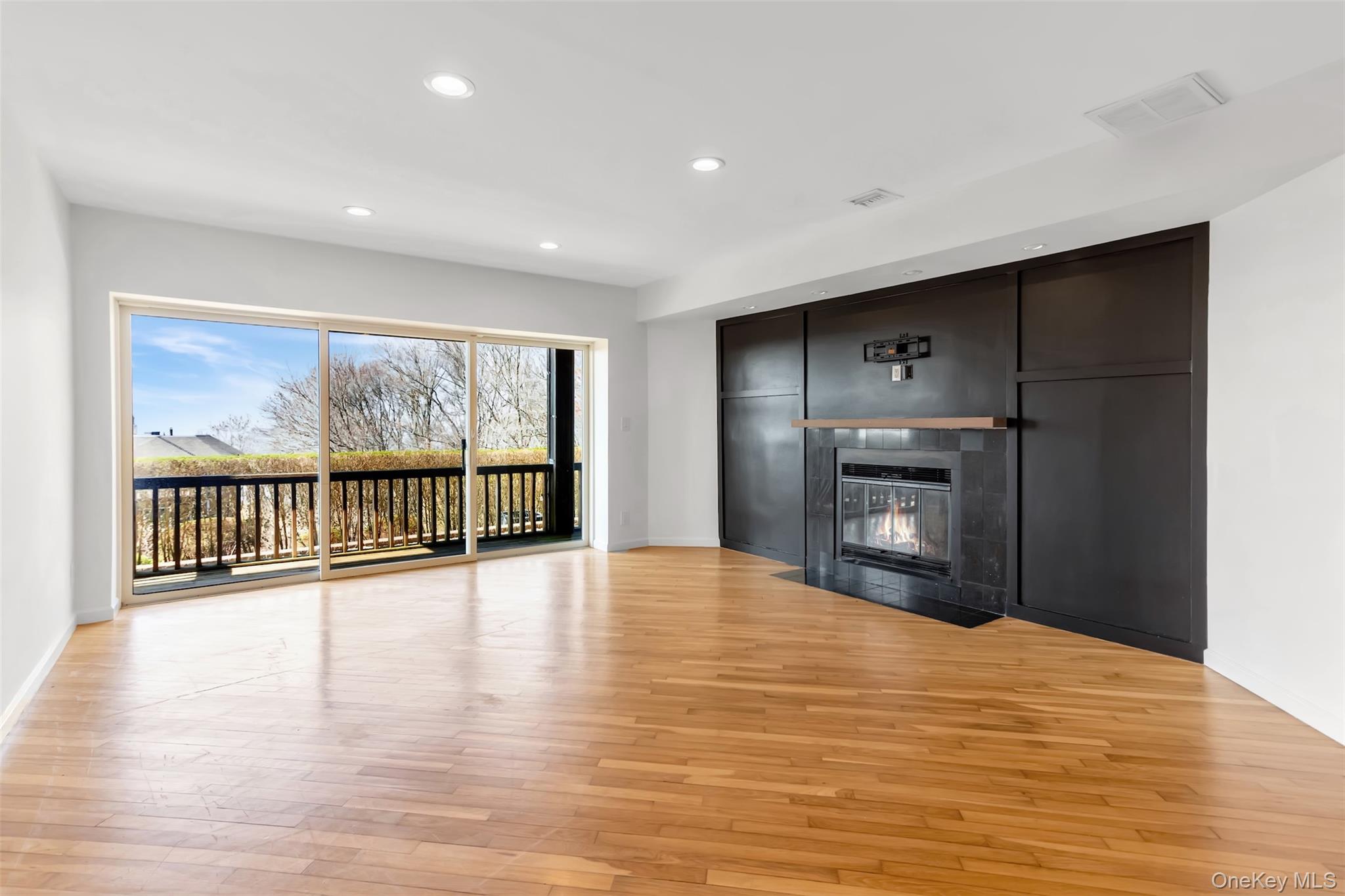 #3 photo, 104 Fox Hill Drive, サフォーク郡 Baiting Hollow , NY 11933