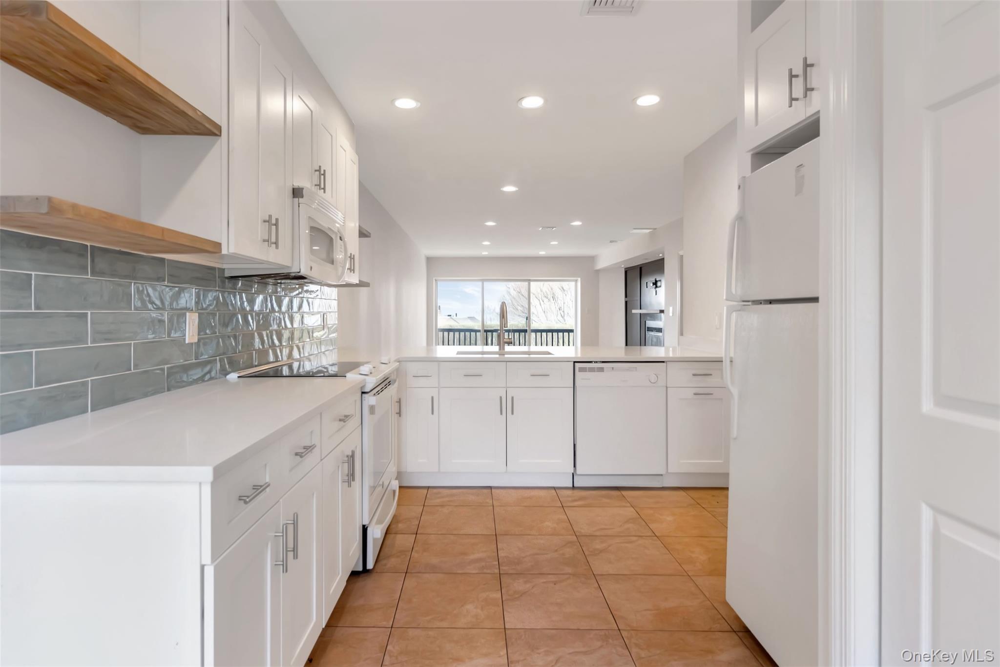 #5 photo, 104 Fox Hill Drive, サフォーク郡 Baiting Hollow , NY 11933