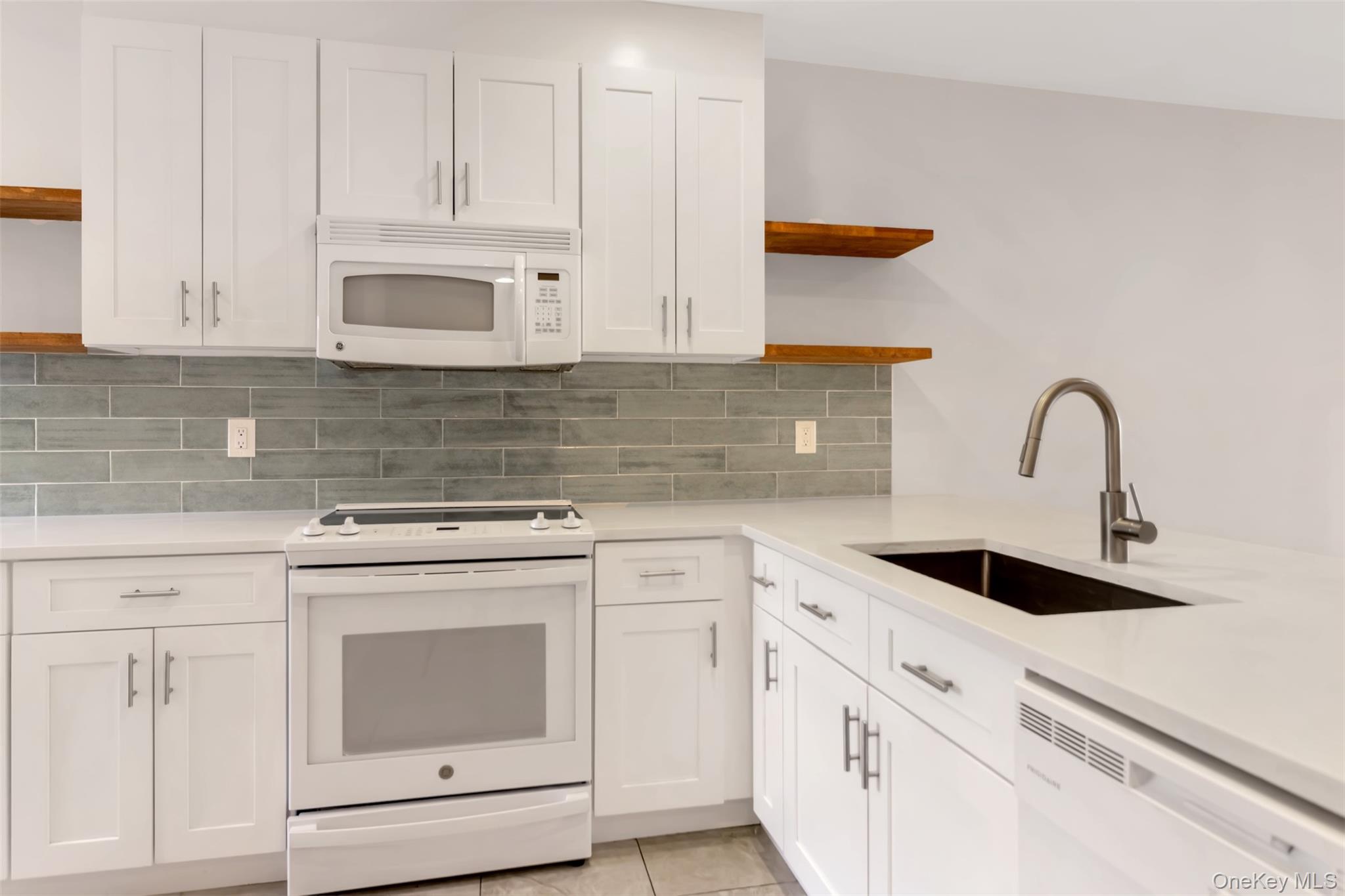 #7 photo, 104 Fox Hill Drive, サフォーク郡 Baiting Hollow , NY 11933