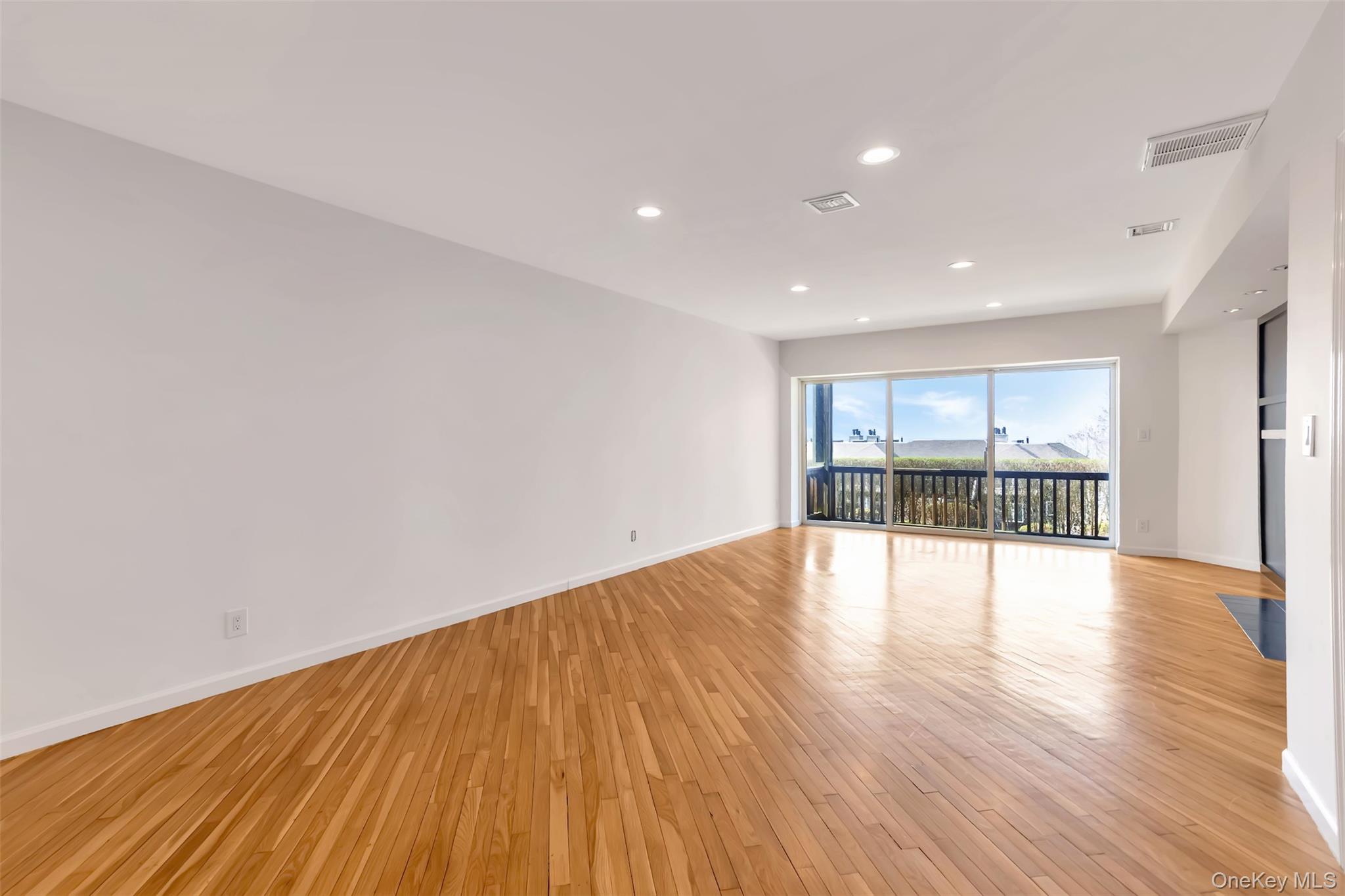 #9 photo, 104 Fox Hill Drive, サフォーク郡 Baiting Hollow , NY 11933