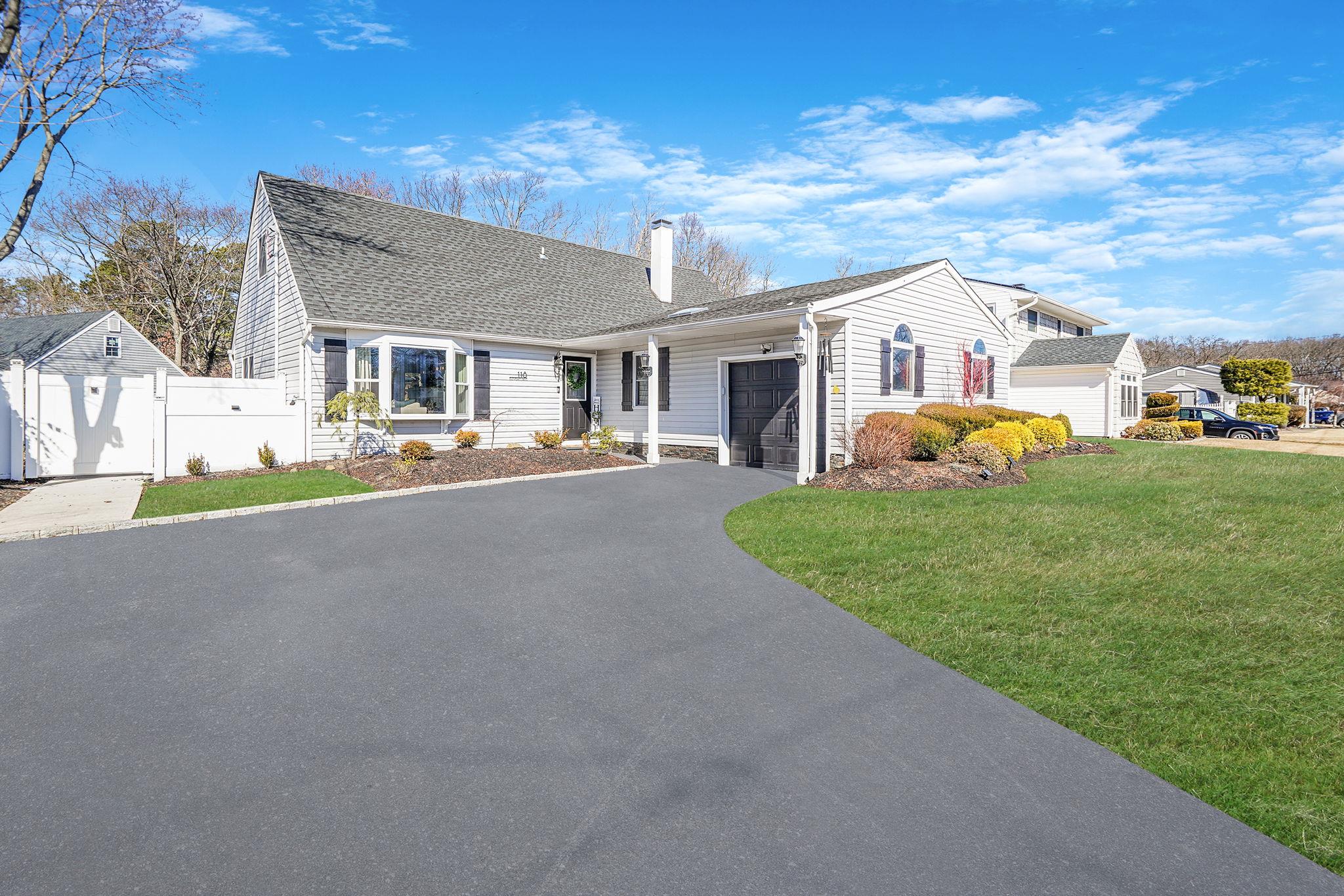 #1 photo, 118 Stuyvesant Drive, 东长岛 Port Jefferson Station , NY 11776