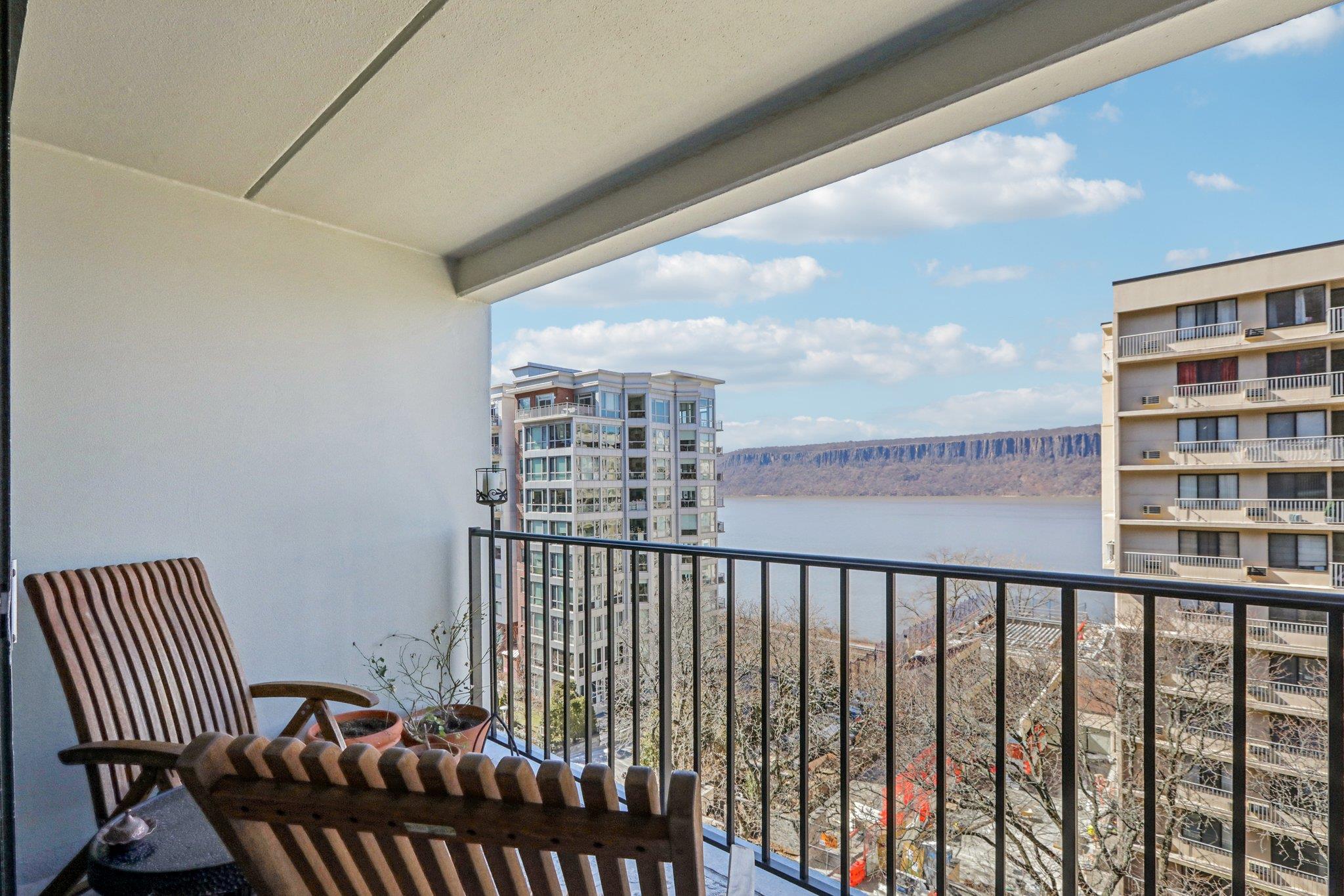 #1 photo, 1116 Warburton Avenue, 紐約州 Yonkers , NY 10701