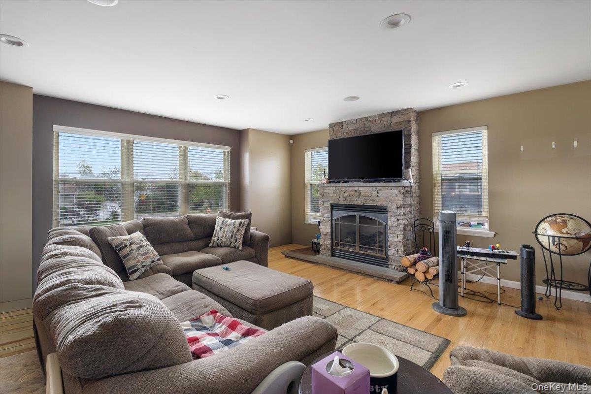 #7 photo, 35 Jackson Avenue, Babylon , NY 11702