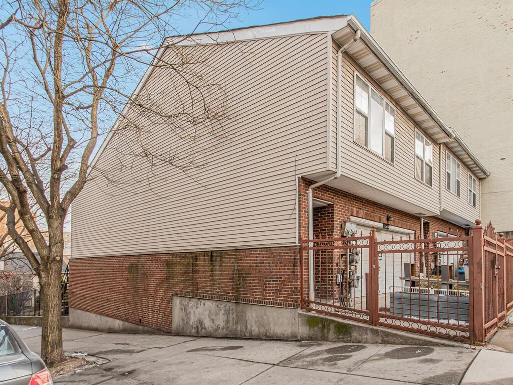 #4 photo, 1568 Bryant Avenue, Bronx , NY 10460