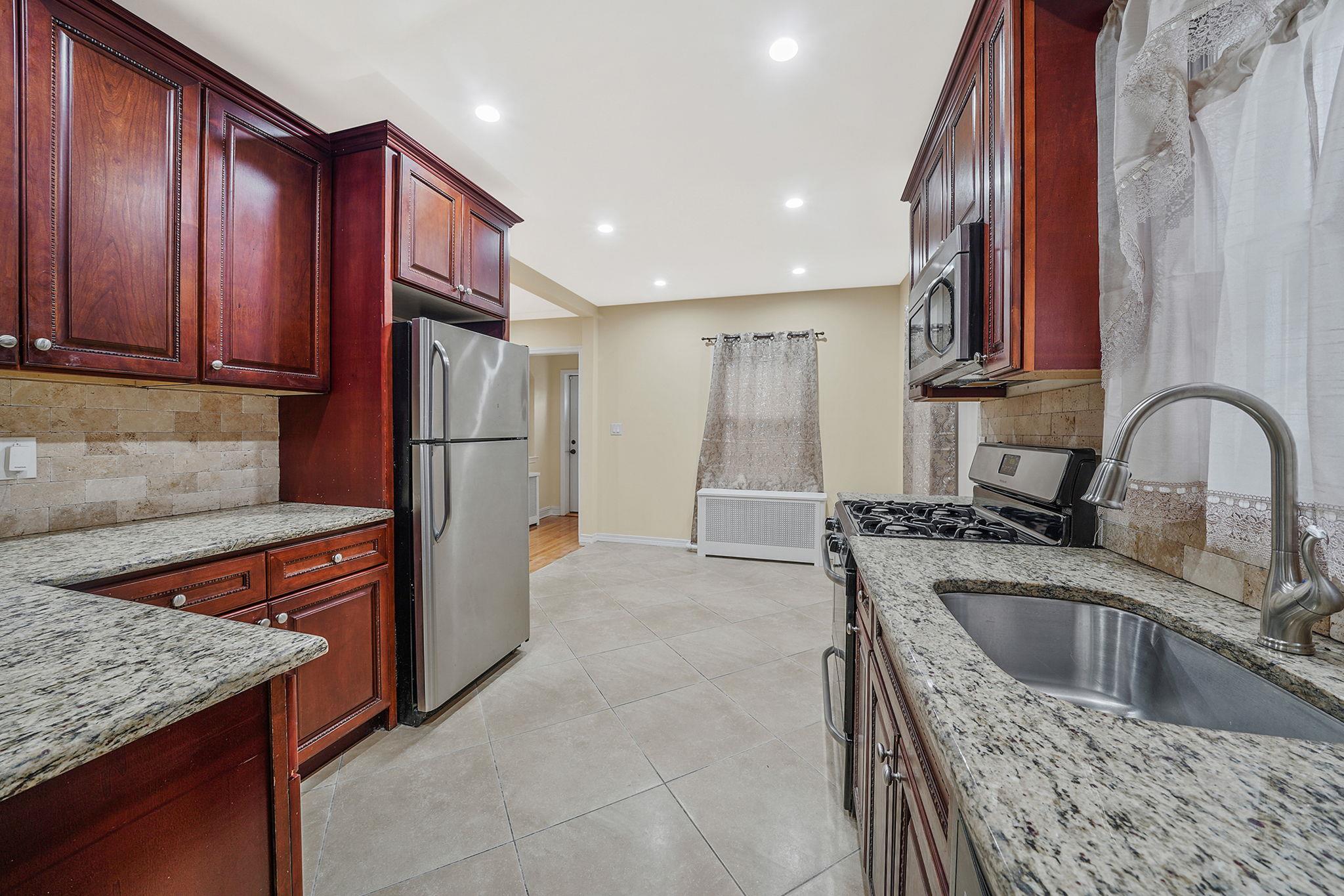 #15 photo, 121-16 198th Street, কুইন্‌স Springfield Gardens , NY 11413