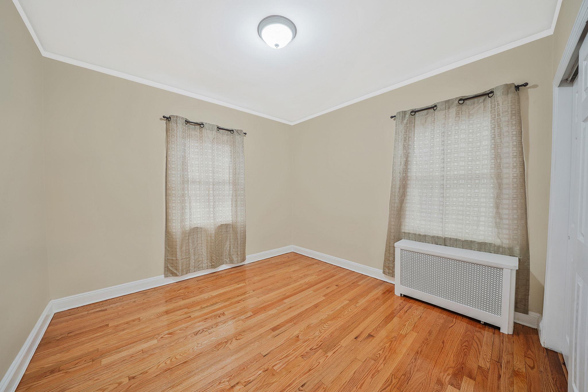 #18 photo, 121-16 198th Street, কুইন্‌স Springfield Gardens , NY 11413