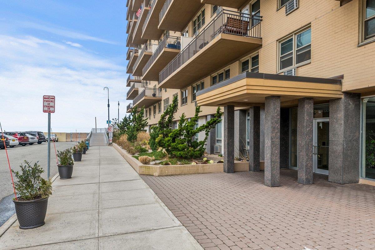 #1 photo, 25 Neptune Boulevard, 长岛 长滩 Long Beach , NY 11561