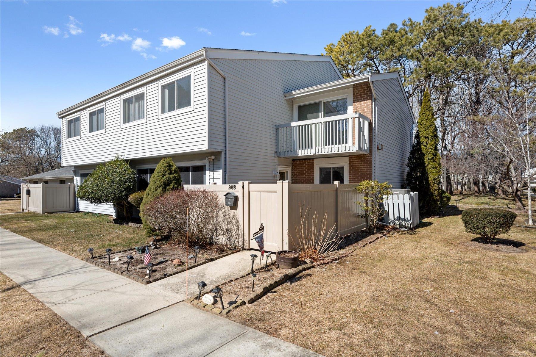 #1 photo, 208 Springmeadow Drive, 东长岛 Holbrook , NY 11741