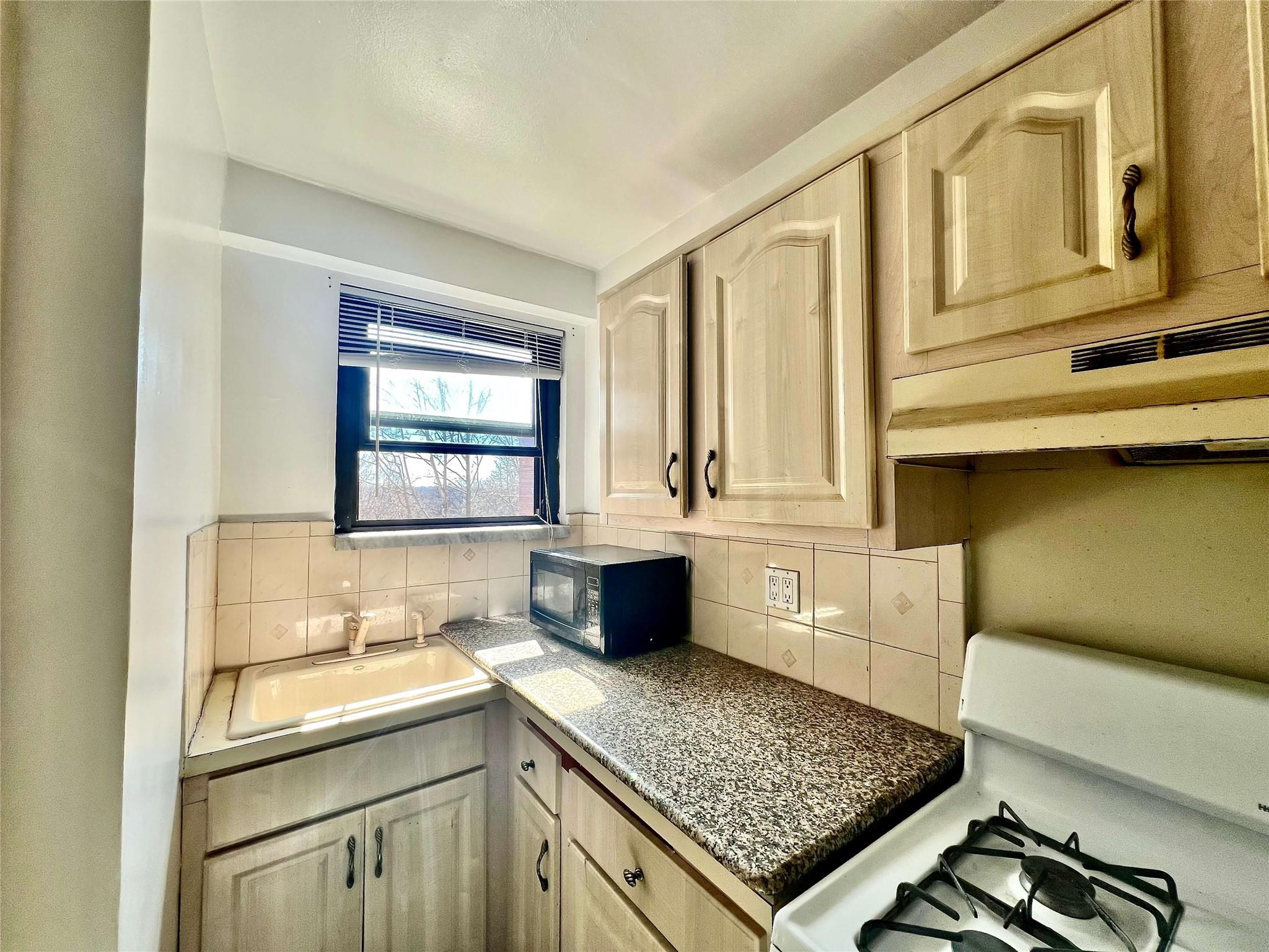 #2 photo, 171 Pearsall Drive, Mount Vernon , NY 10552