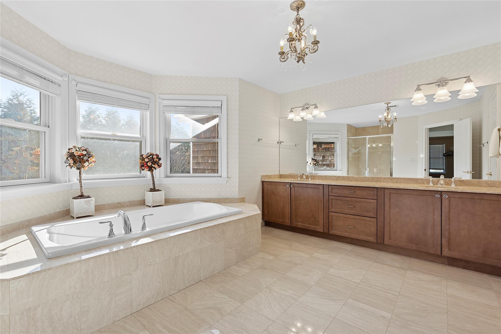 #15 photo, 1 Seasons Lane, サフォーク郡 Southampton , NY 11968