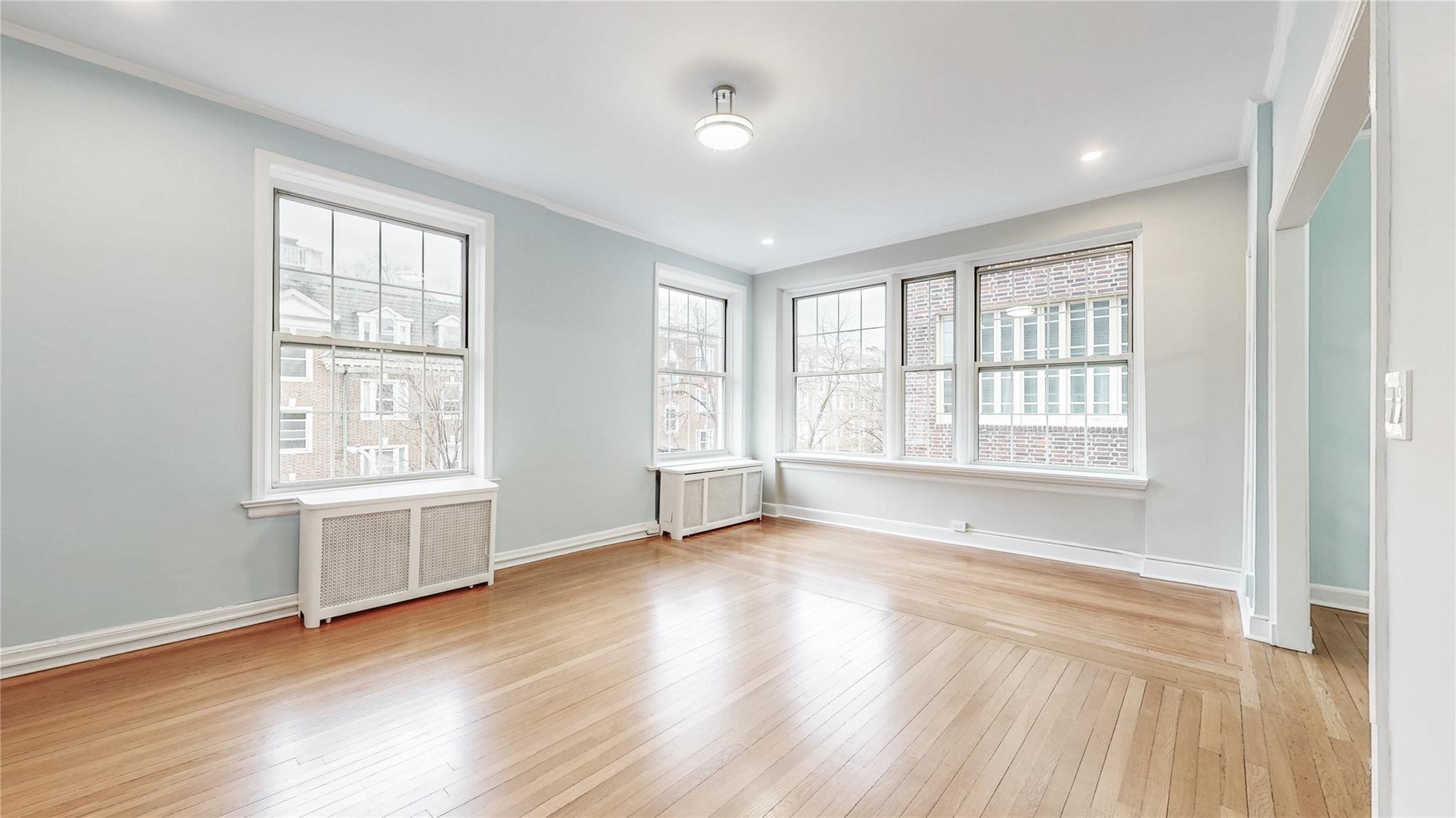 #4 photo, 37-28 85th Street, クイーンズ区 Jackson Heights , NY 11372