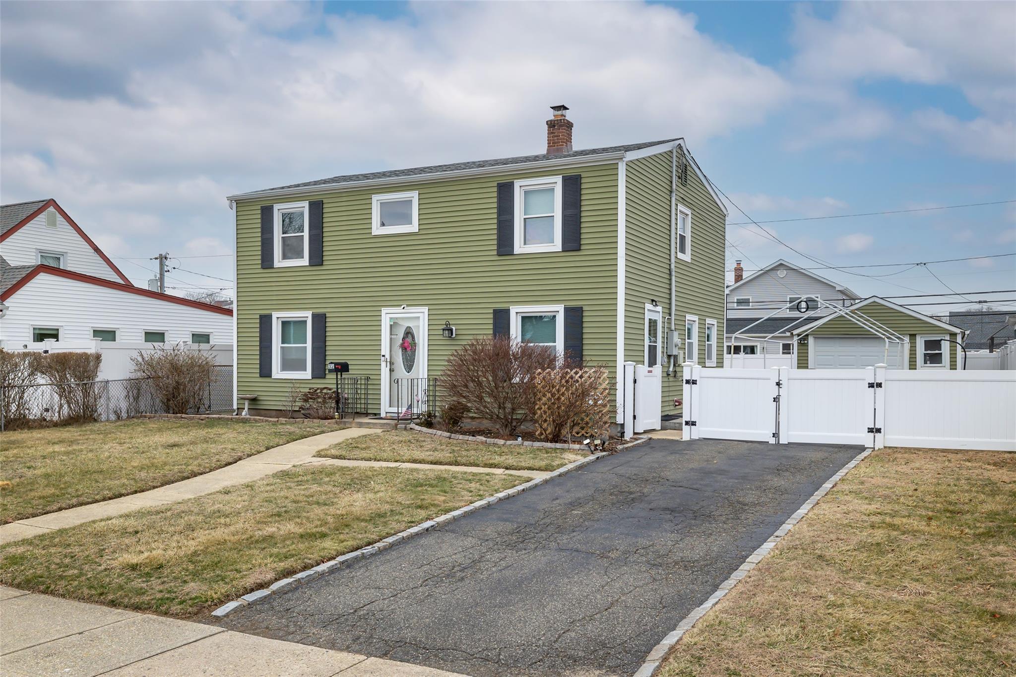 #1 photo, 32 Rope Lane, Levittown , NY 11756