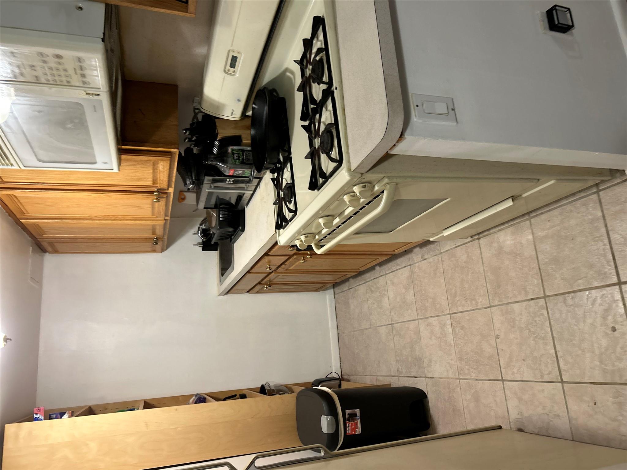 #12 photo, 213-14 Hillside Avenue, קווינס Queens Village , NY 11427