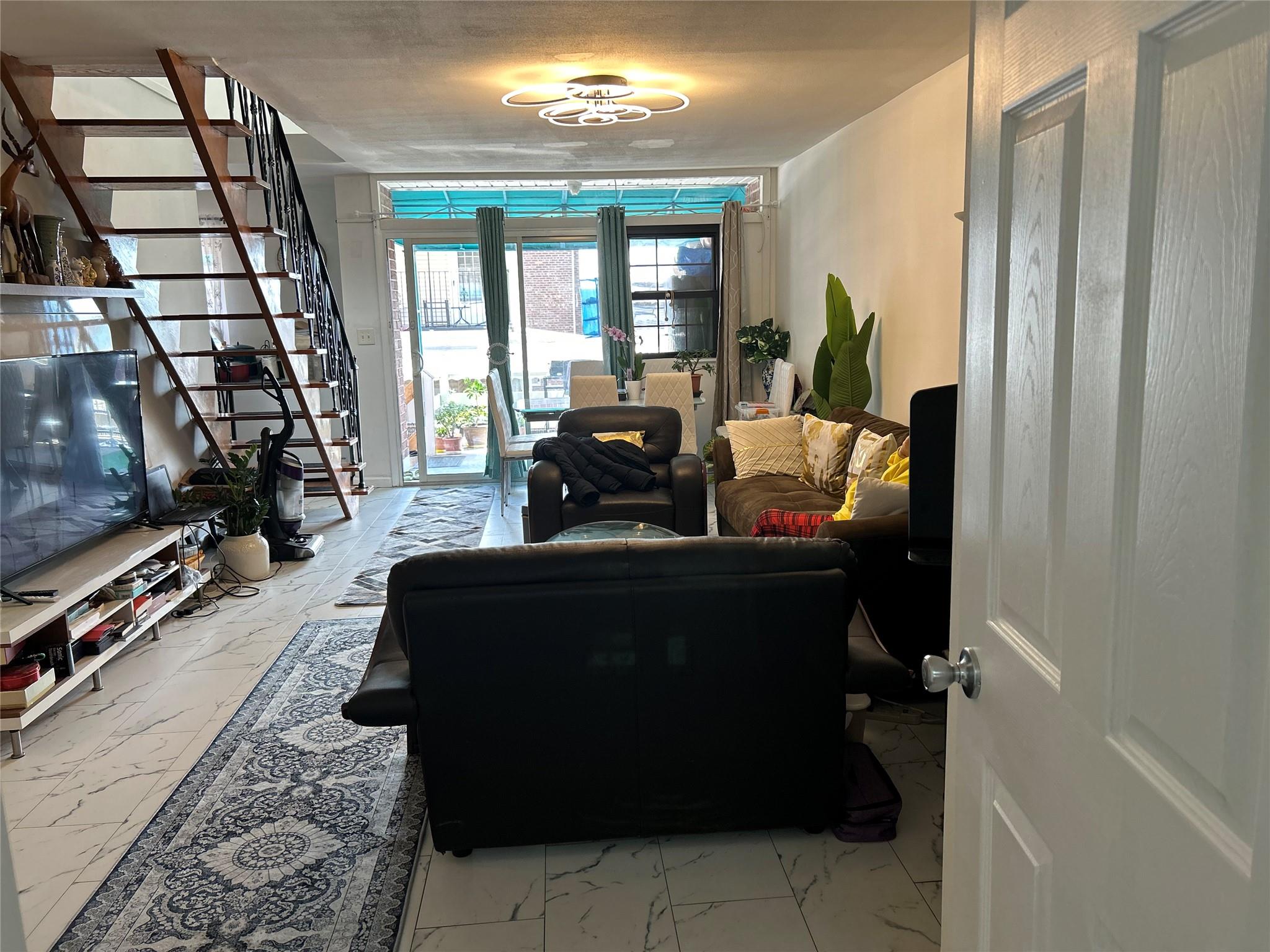 #3 photo, 213-14 Hillside Avenue, קווינס Queens Village , NY 11427