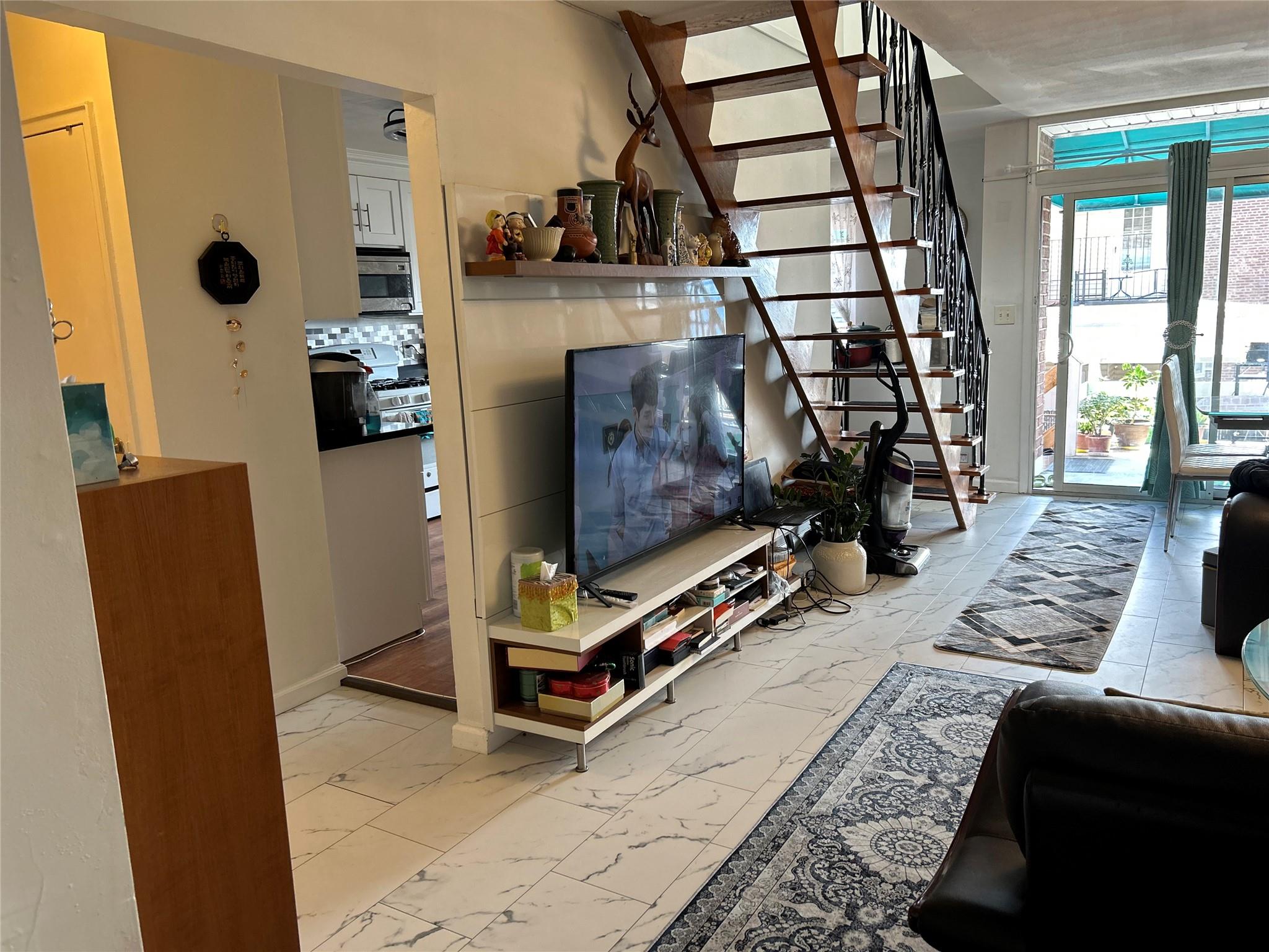 #4 photo, 213-14 Hillside Avenue, קווינס Queens Village , NY 11427