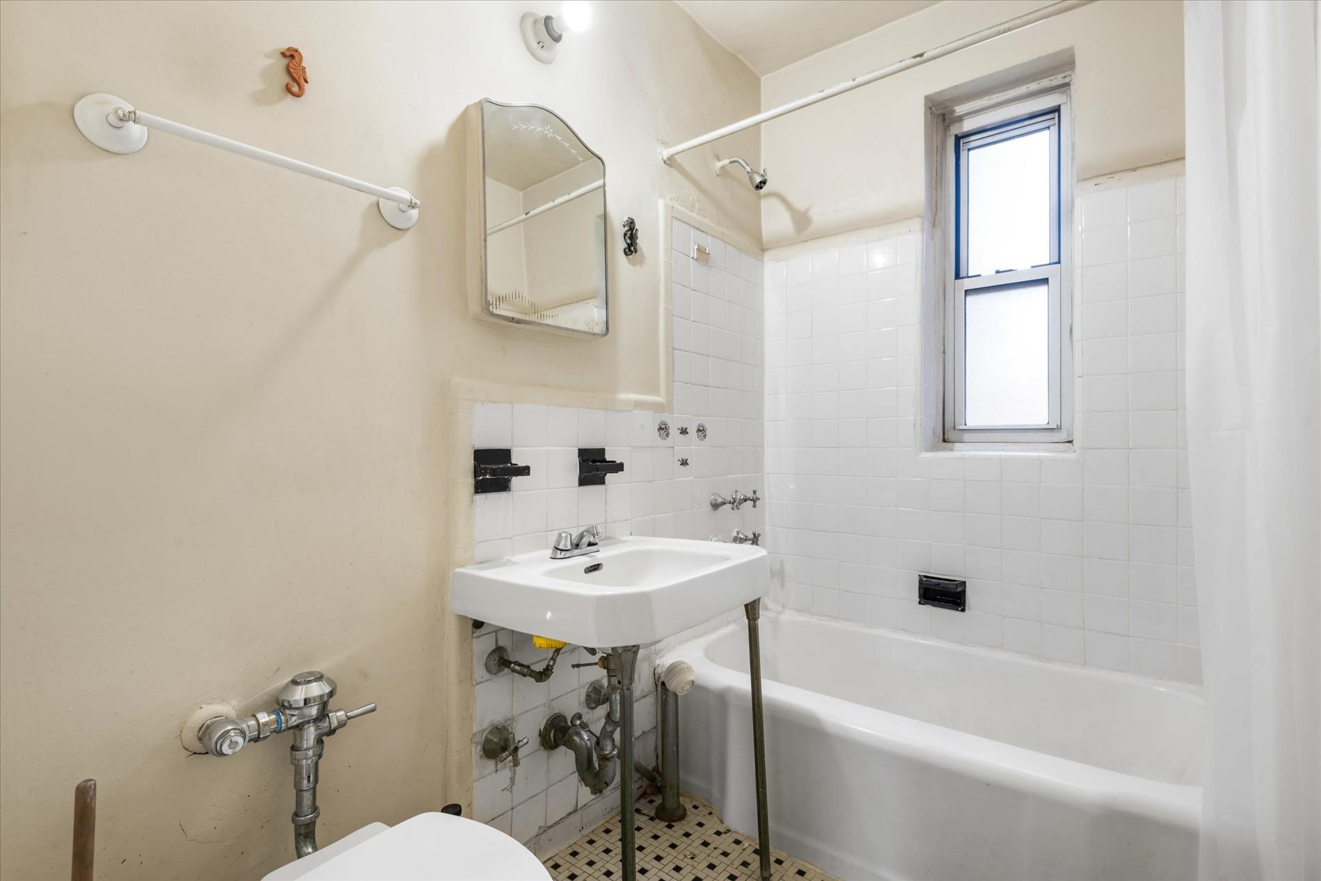 #14 photo, 34-41 85th Street, クイーンズ区 Jackson Heights , NY 11372