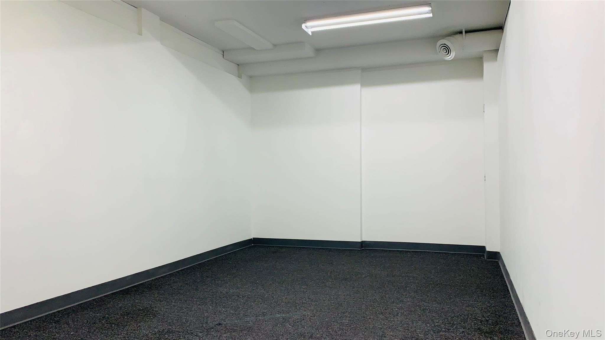 #3 photo, 136-89 Roosevelt Avenue, クイーンズ区 Flushing , NY 11354