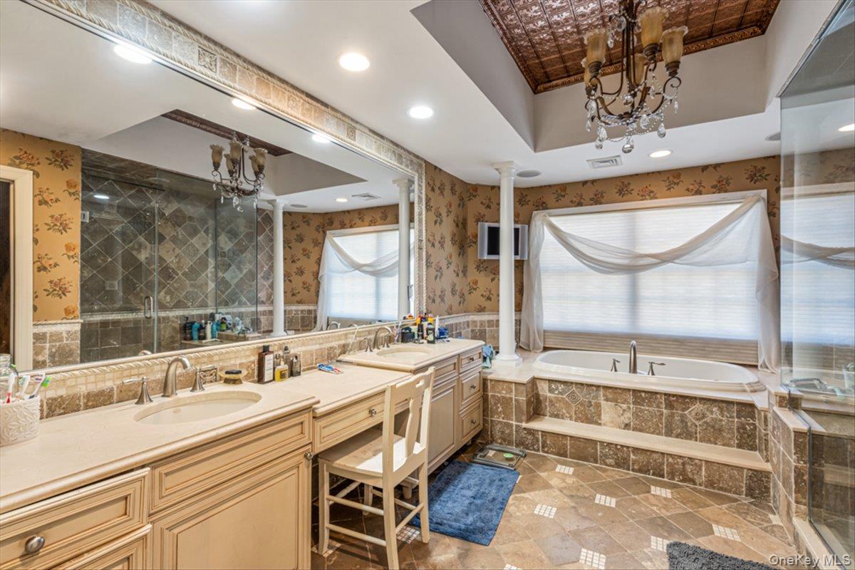 #13 photo, 22 Turnberry Court, Dix Hills , NY 11746