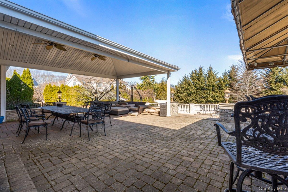 #15 photo, 22 Turnberry Court, Dix Hills , NY 11746