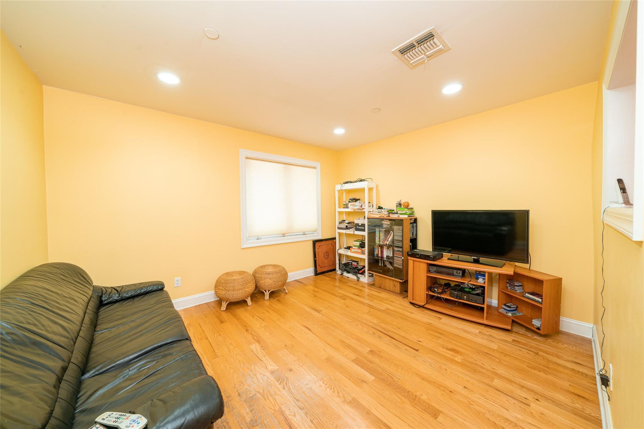 #18 photo, 3 Vandalay Court, Scarsdale , NY 10583