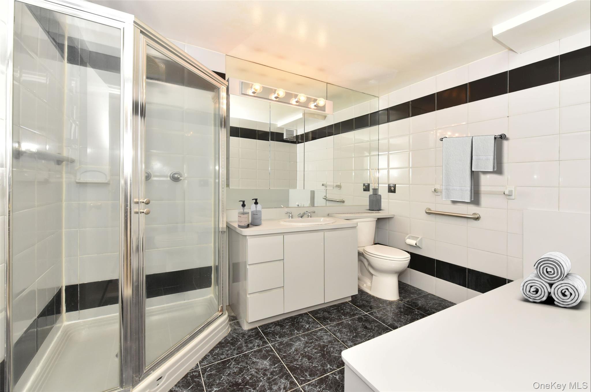 #17 photo, 180 S Middle Neck Road, ナッソー郡 Great Neck , NY 11021