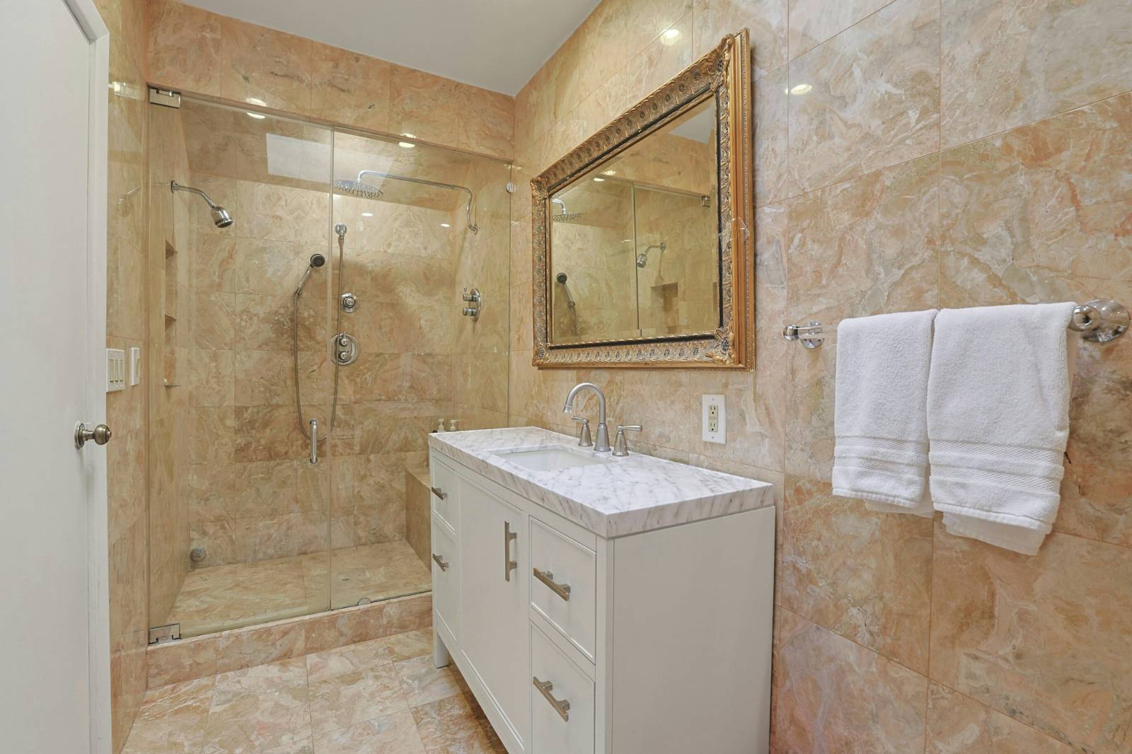 #24 photo, 4421 Douglas Avenue, #TH1, ブロンクス区 Riverdale , NY 10471