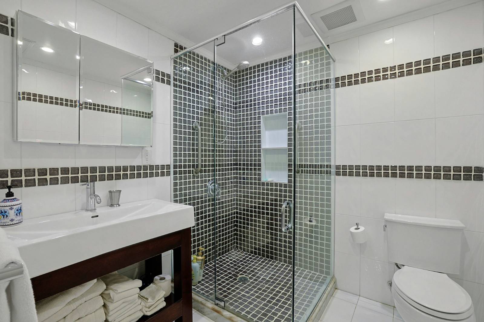 #28 photo, 4421 Douglas Avenue, #TH1, ブロンクス区 Riverdale , NY 10471