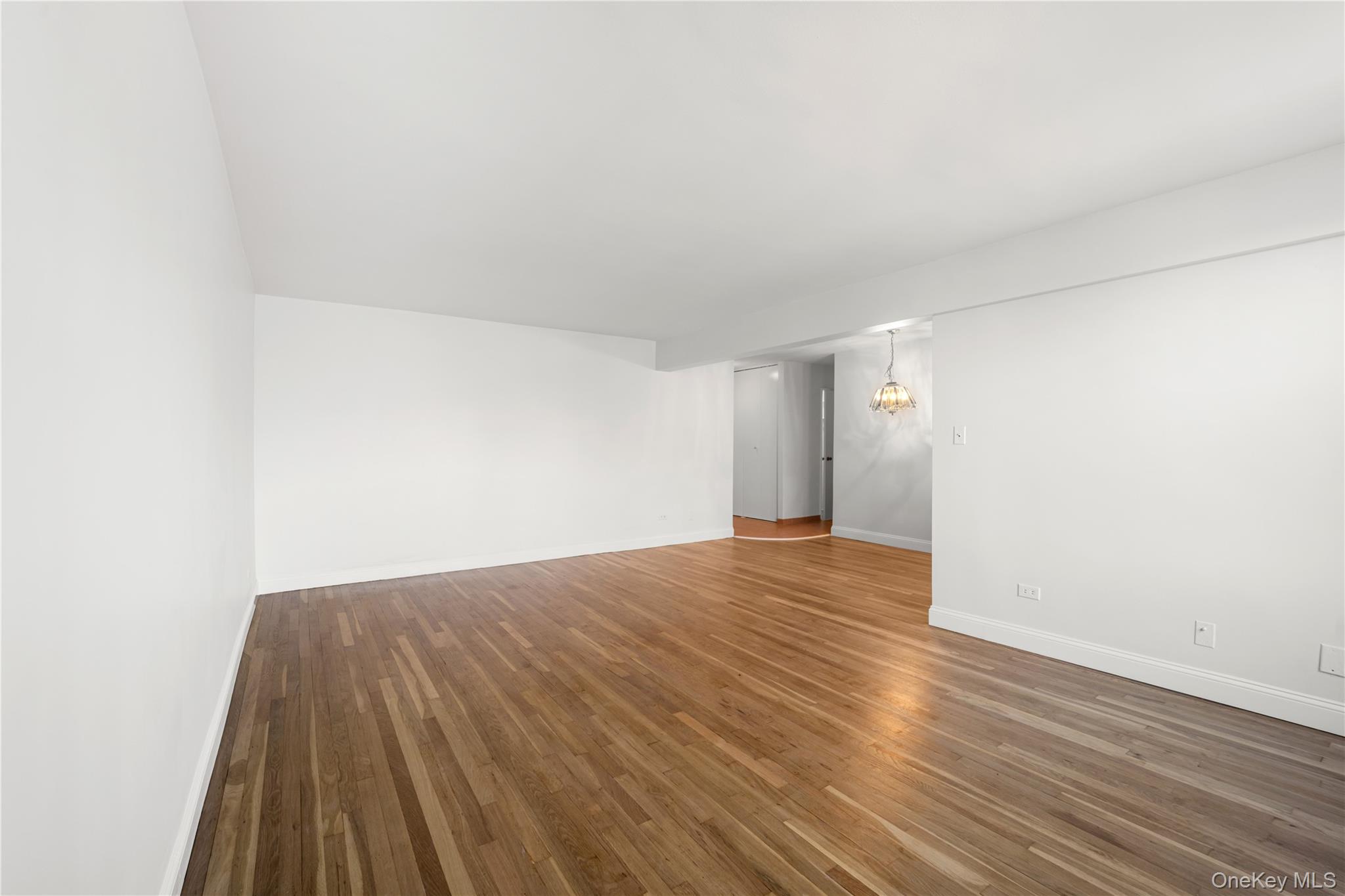 #2 photo, 18-35 Corporal Kennedy Street, クイーンズ区 Bayside , NY 11360