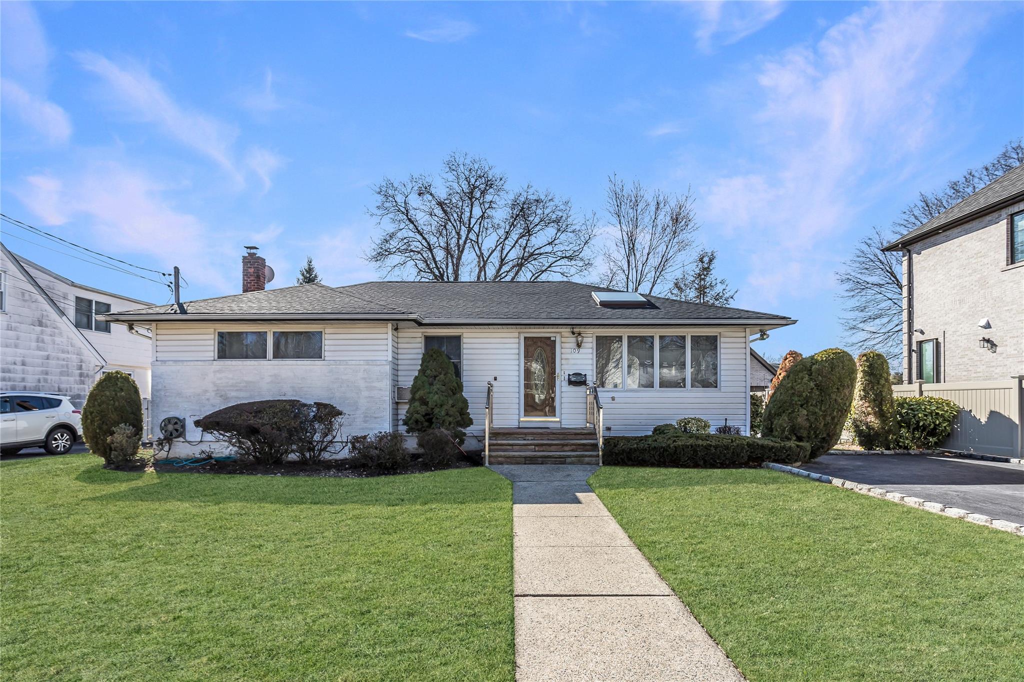 #1 photo, 109 Nassau Drive, Albertson , NY 11507