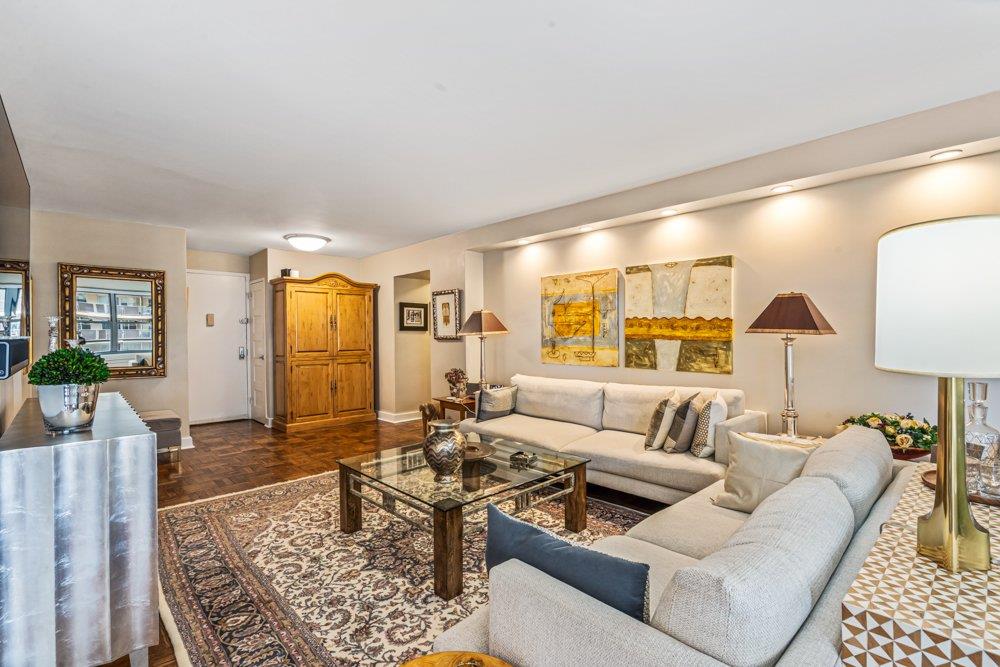 #10 photo, 18-05 215 Street, クイーンズ区 Bayside , NY 11360