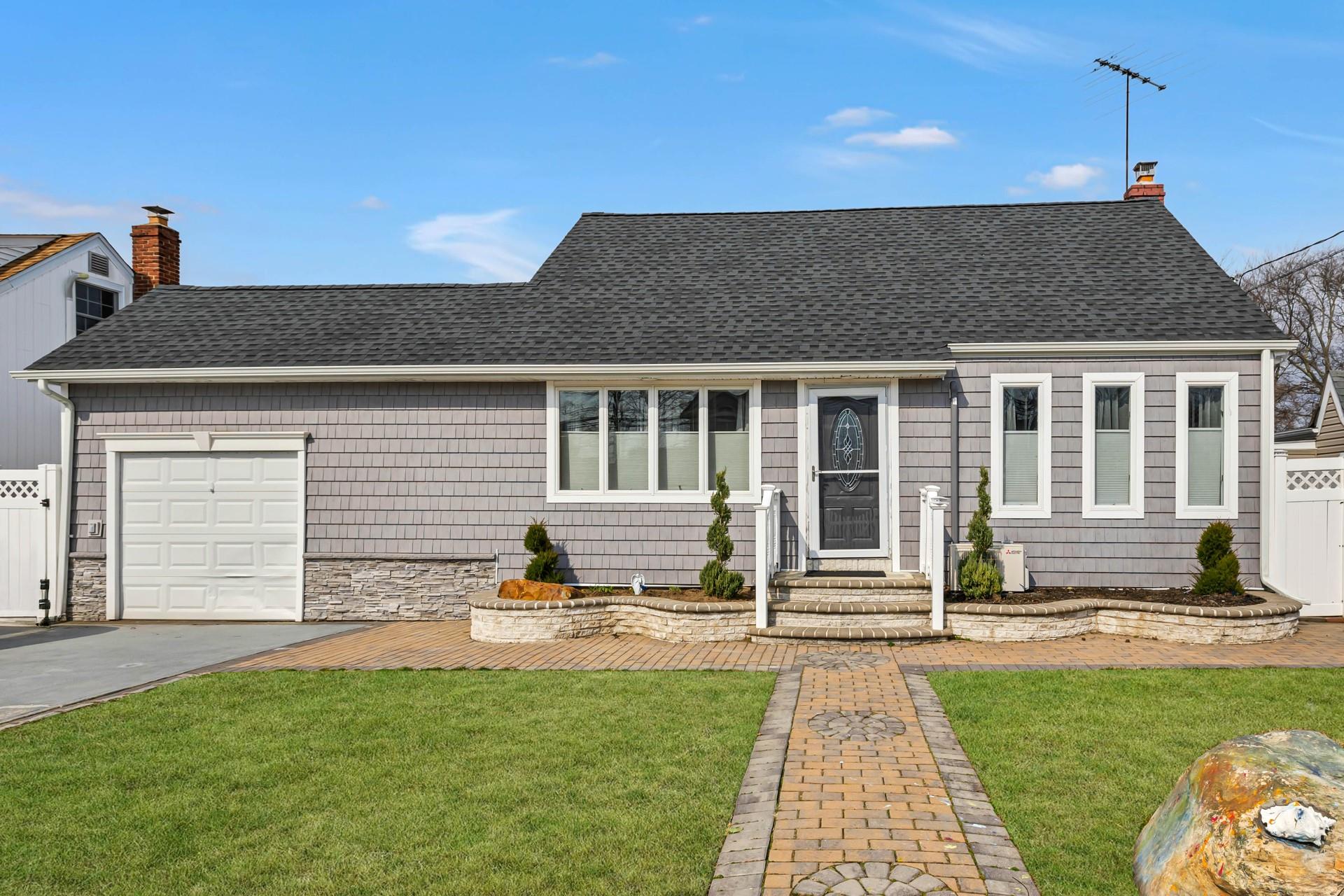 #1 photo, 238 35th Street, 东长岛 Lindenhurst , NY 11757