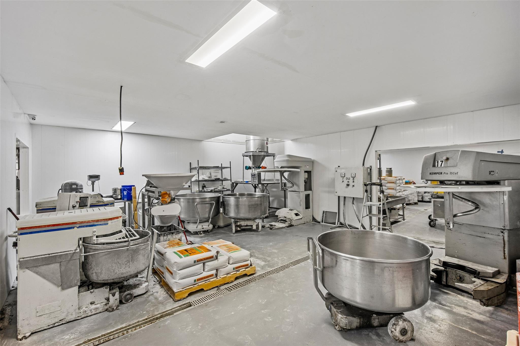 #19 photo, 381 Vineyard Avenue, Highland , NY 12528