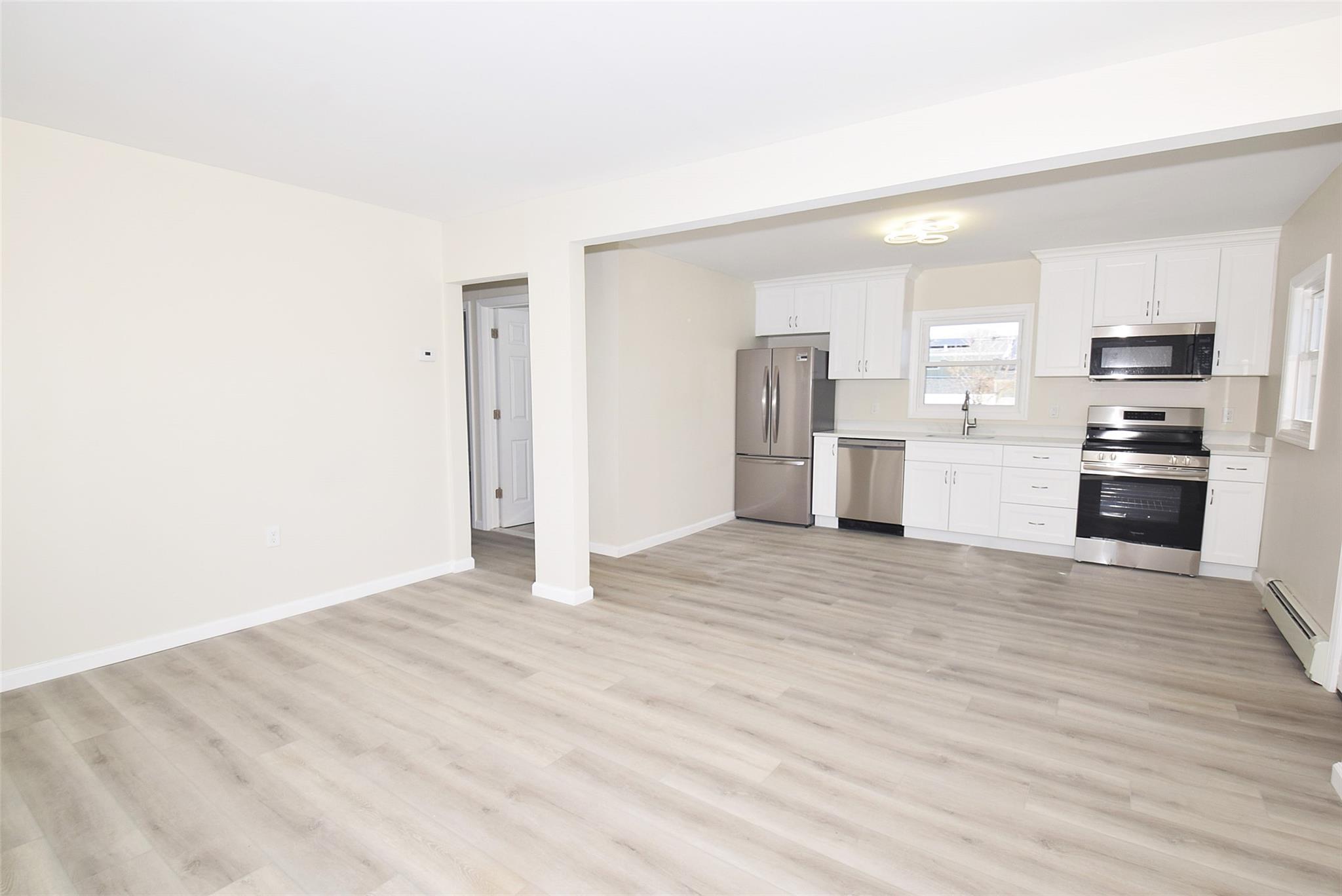 #4 photo, 1347 Ferndale Boulevard, 東長島 Central Islip , NY 11722