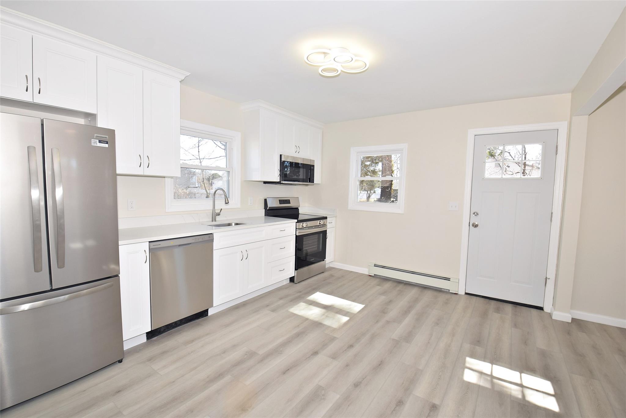 #5 photo, 1347 Ferndale Boulevard, 東長島 Central Islip , NY 11722