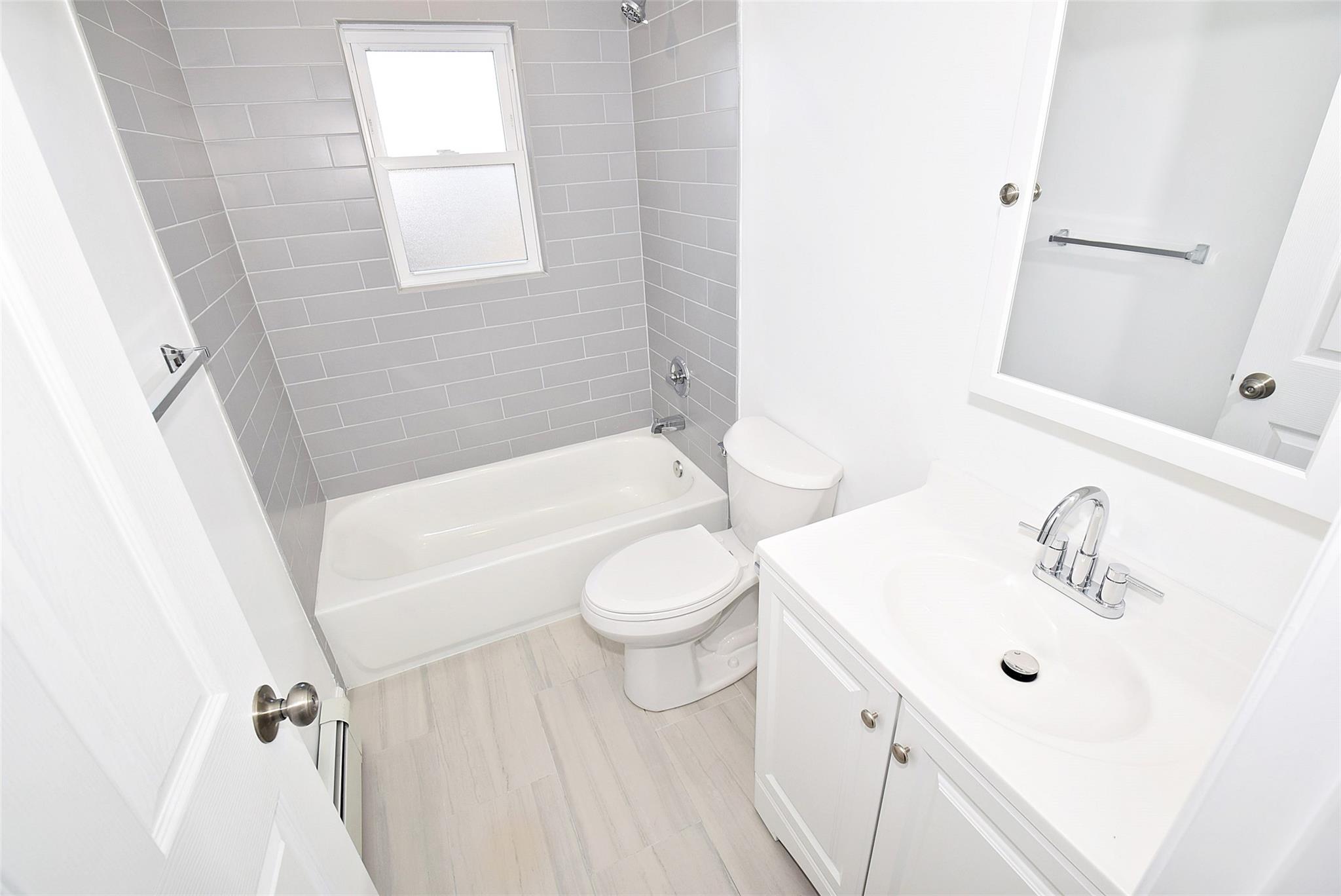 #6 photo, 1347 Ferndale Boulevard, 東長島 Central Islip , NY 11722