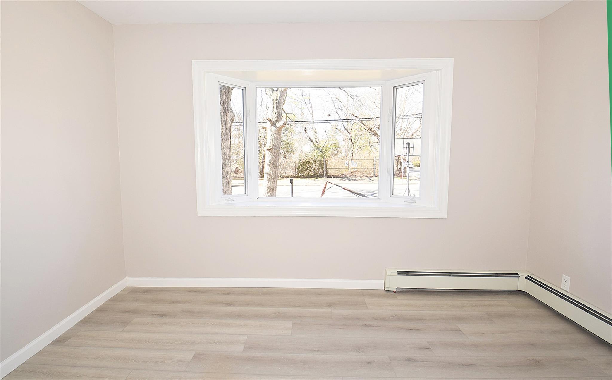 #7 photo, 1347 Ferndale Boulevard, 東長島 Central Islip , NY 11722